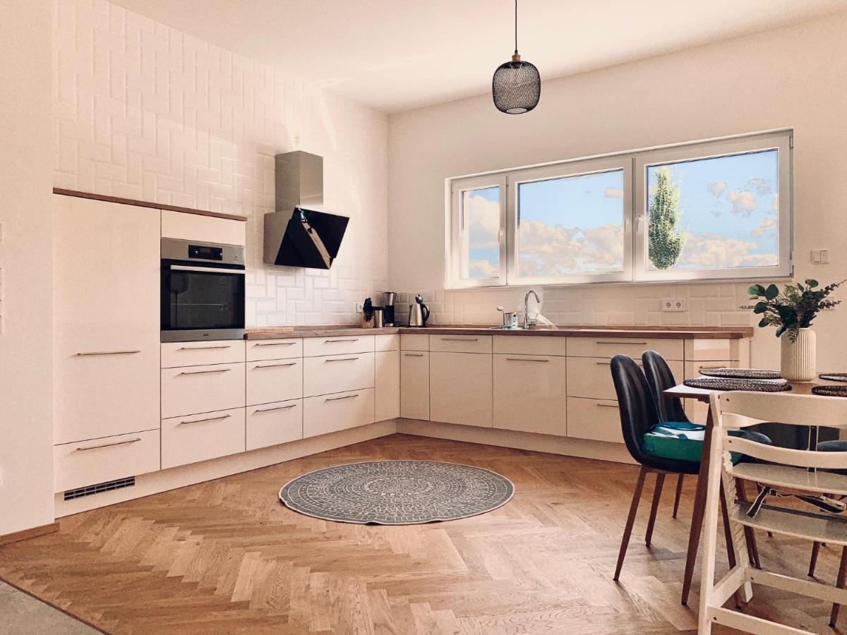 Modernes Am Mit Terrasse
